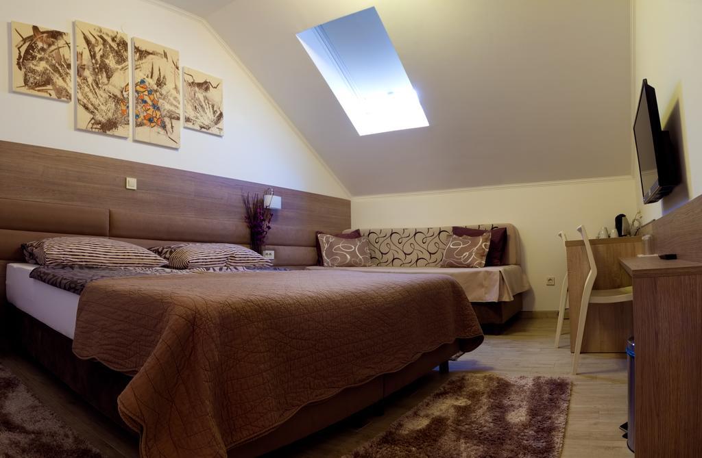Villa Martini - Apartments & Rooms Vukovar Exterior photo